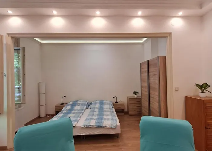 Lara Apartman *